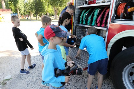 Tűzoltás és dartsfoci - színes élmények a Napraforgó napközis táborban